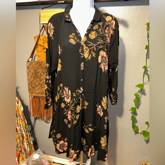 Free People Dresses & Skirts - Free People Black and Gold Long Sleeve Shirt Dress